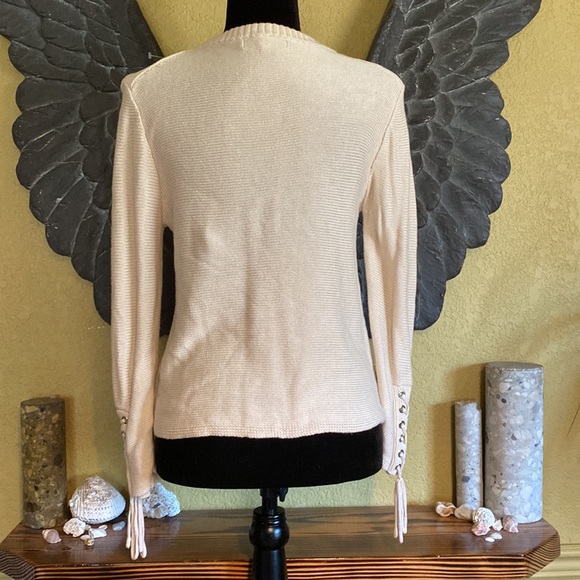 Heartloom Knit Sweater - Picture 7 of 9